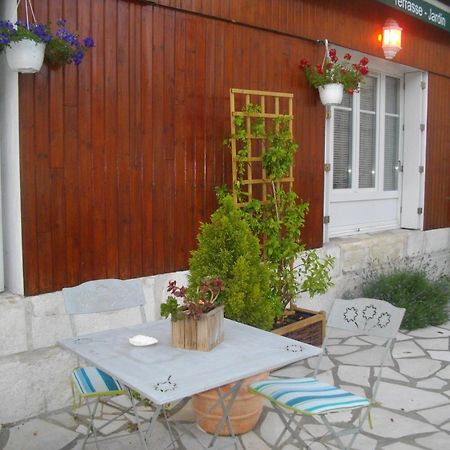 Le Parisien Hotel Saintes Luaran gambar