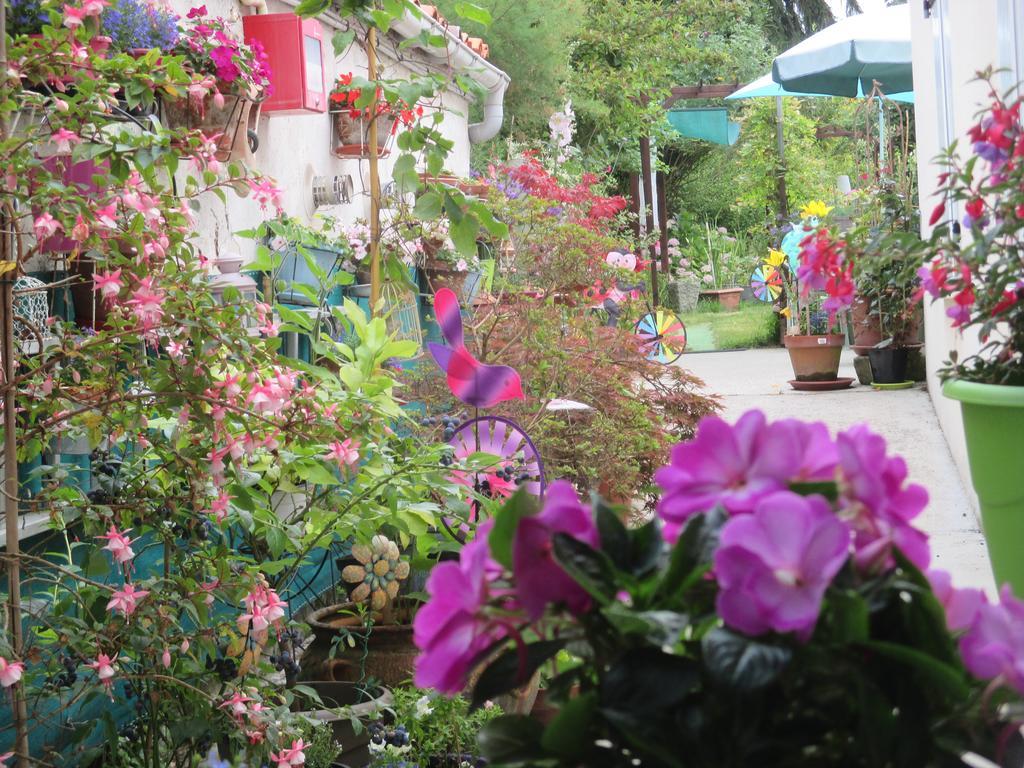 Le Parisien Hotel Saintes Luaran gambar